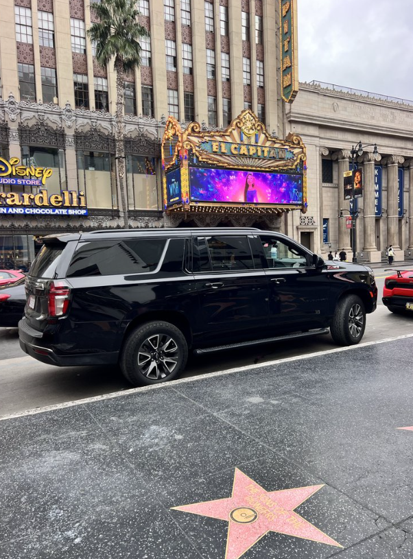 Black Lulu Transports — moment 6